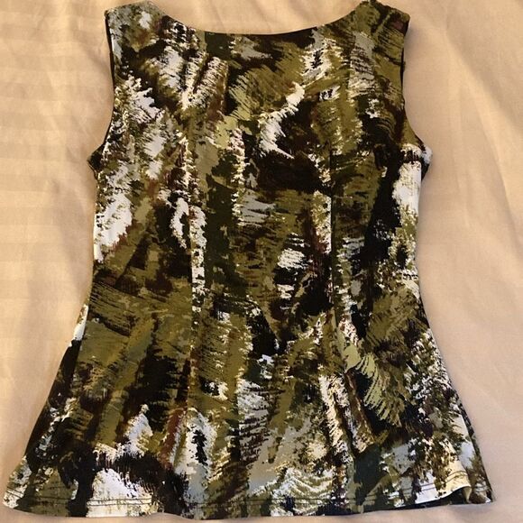 Lily Sleeveless Blouse with Draped Cowl Neckline in Abstract Print. Size Small. - Picture 4 of 5
